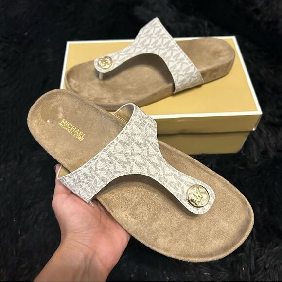 MICHAEL KORS MK logo print cream gold gizeh thong sandals shoes women’s 8.5 new - Picture 1 of 8